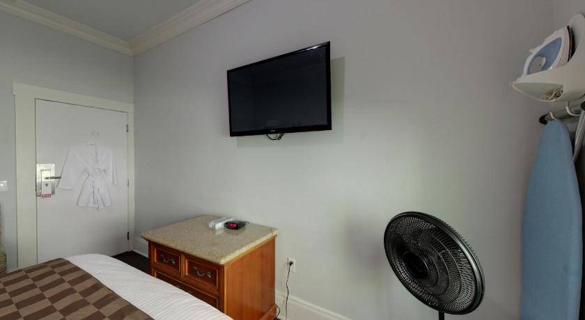 Photo of Bedroom in Tenderloin