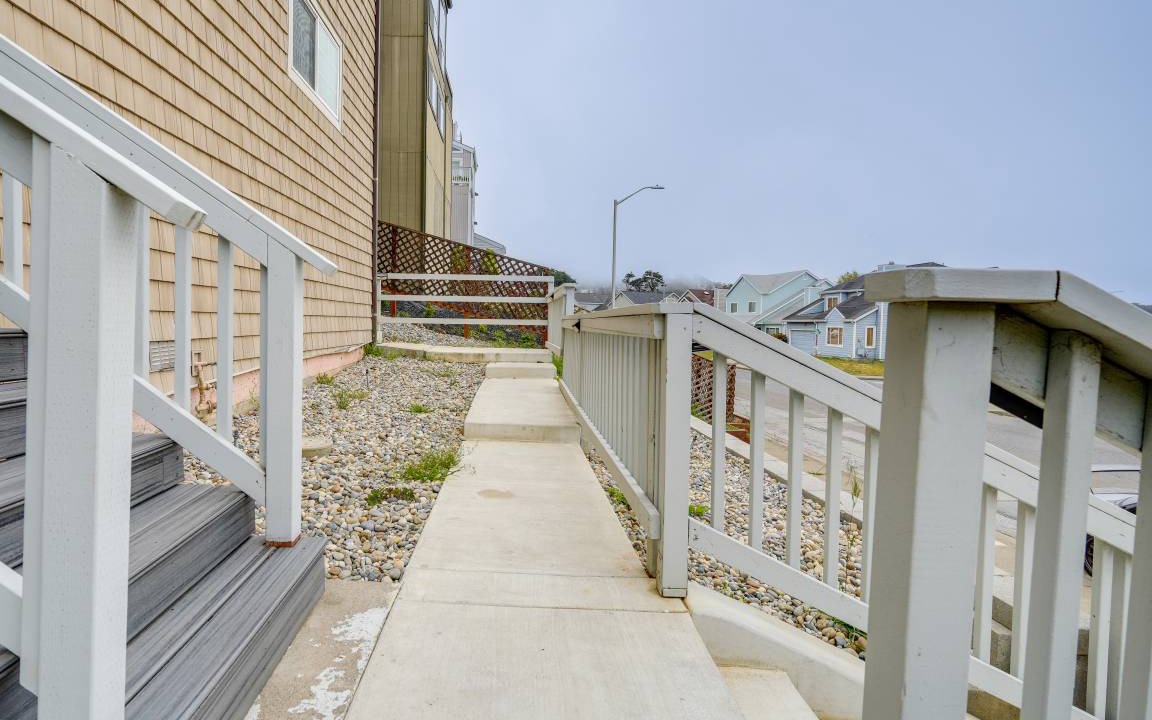 Photo of Patio Balcony in Edgemar - Pacific Manor