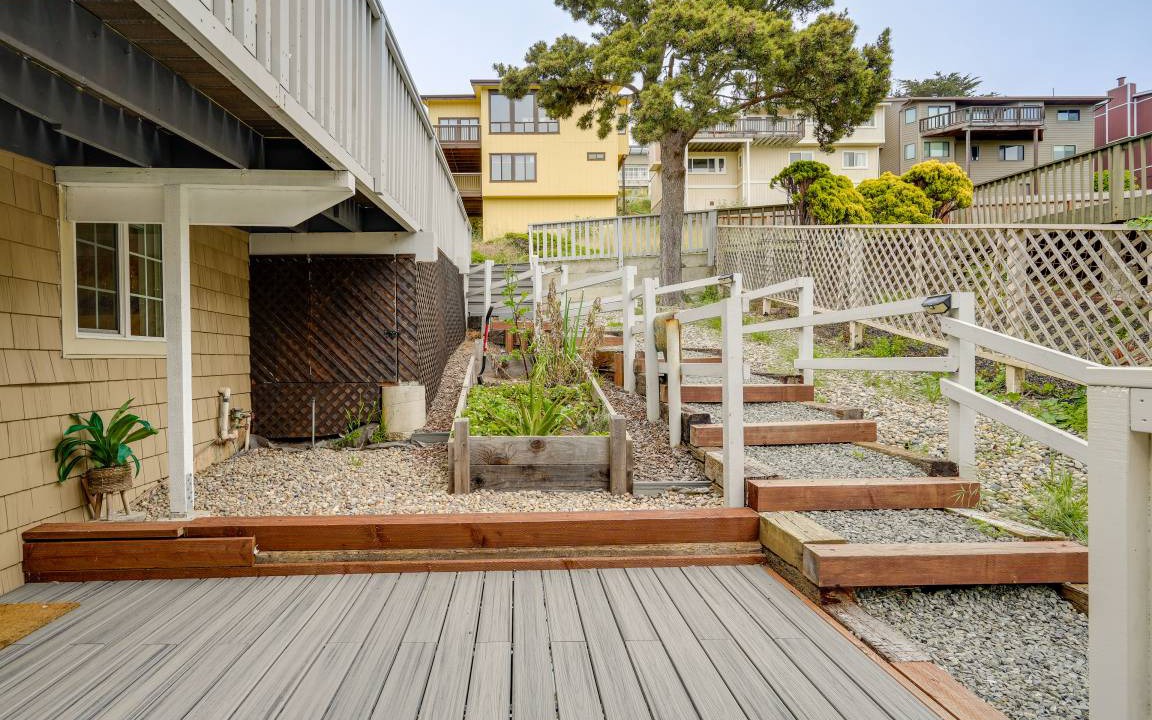Photo of Patio Balcony in Edgemar - Pacific Manor