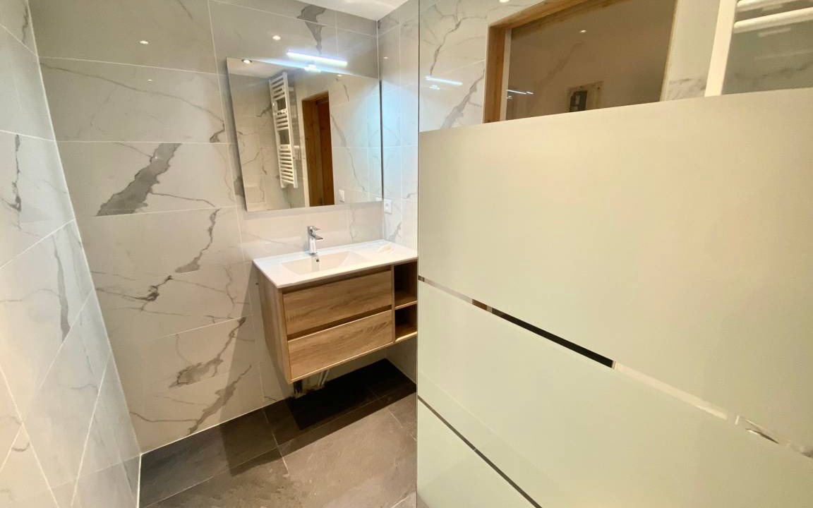 Photo of Bathroom in Arc-1800