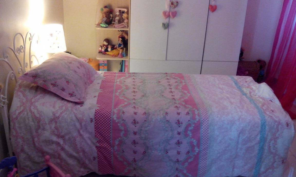 Photo of Bedroom in Shīrāz