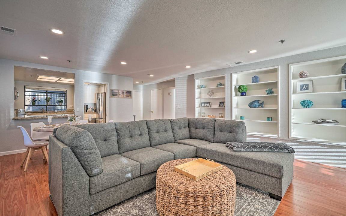 Photo of Livingroom in Edgemar - Pacific Manor