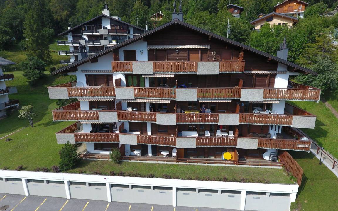 Photo of Buildings in Ovronnaz