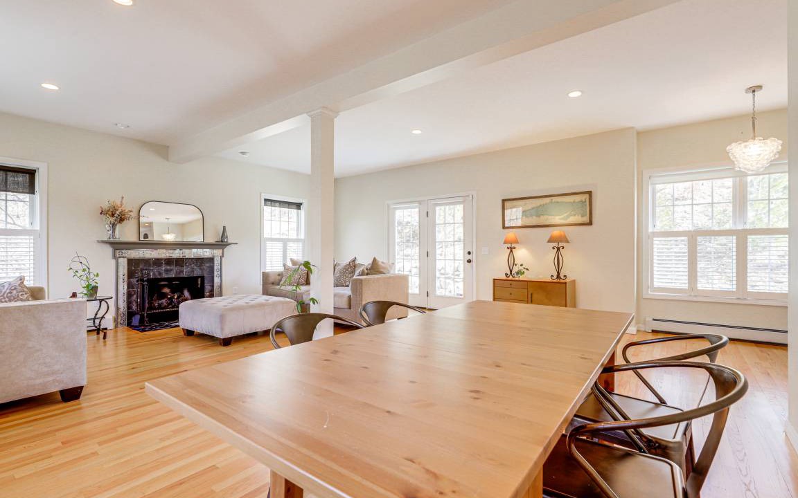 Photo of Livingroom in Old Mystic