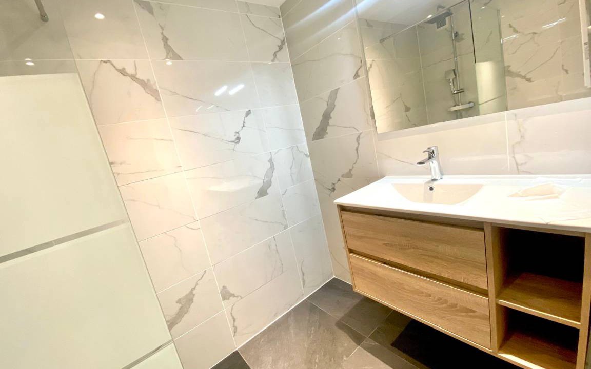 Photo of Bathroom in Arc-1800