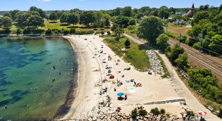 Photo of Others in Niantic