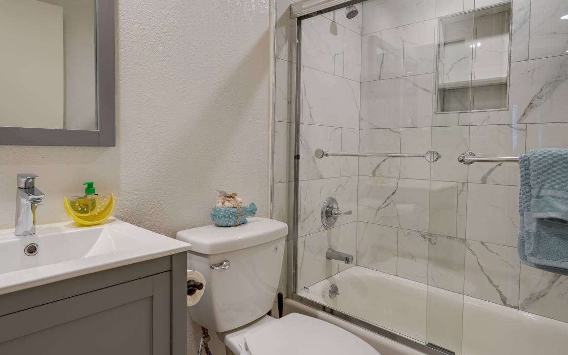 Photo of Bathroom in Edgemar - Pacific Manor