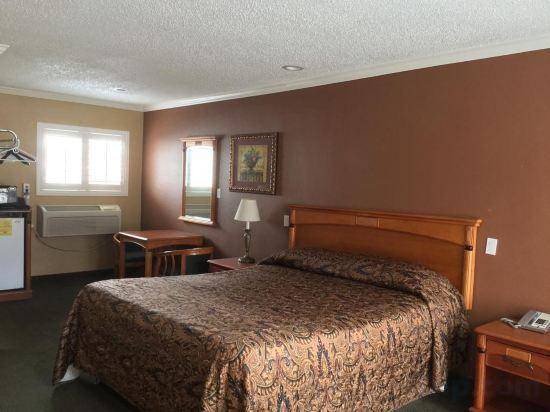 Photo of Bedroom in Fairfax District