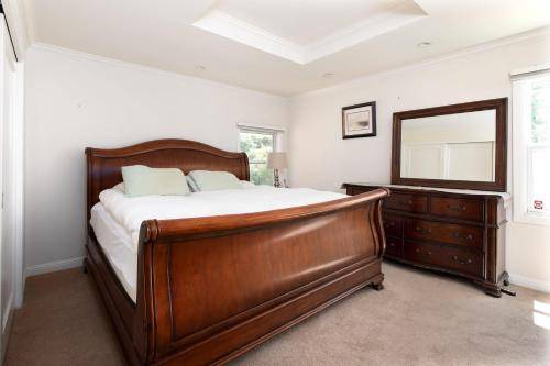 Photo of Bedroom in West Menlo Park