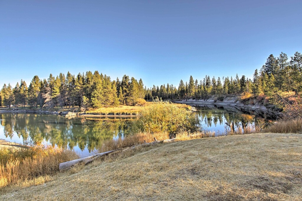 Photo of Buildings in Oregon Water Wonderland