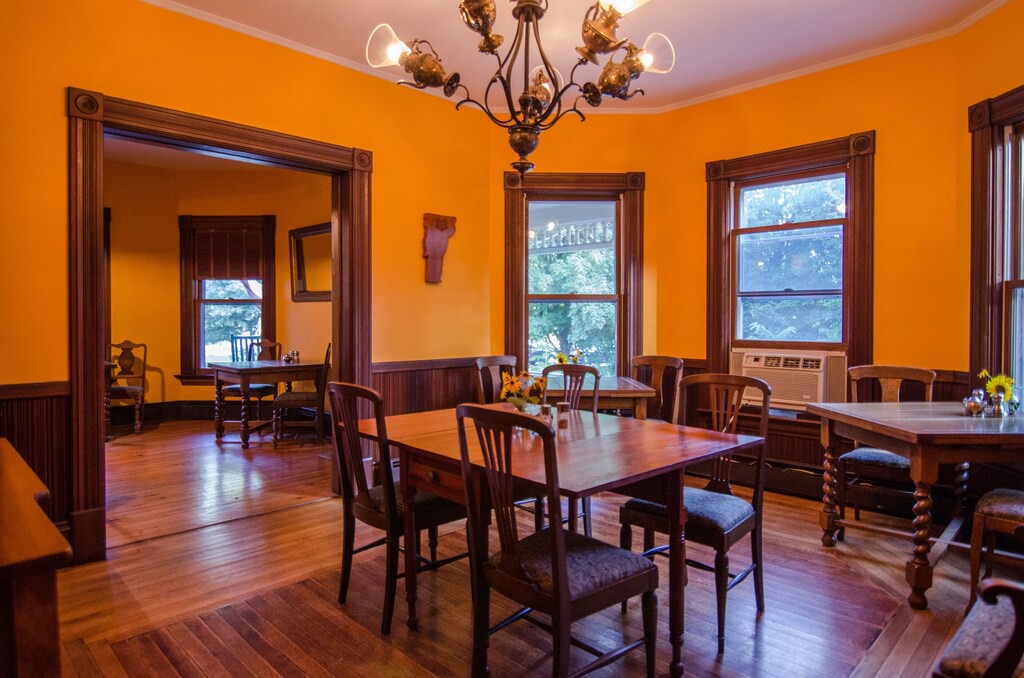 Photo of Livingroom in Shelburne