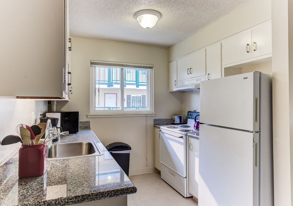 Photo of Livingroom in Downtown Berkeley