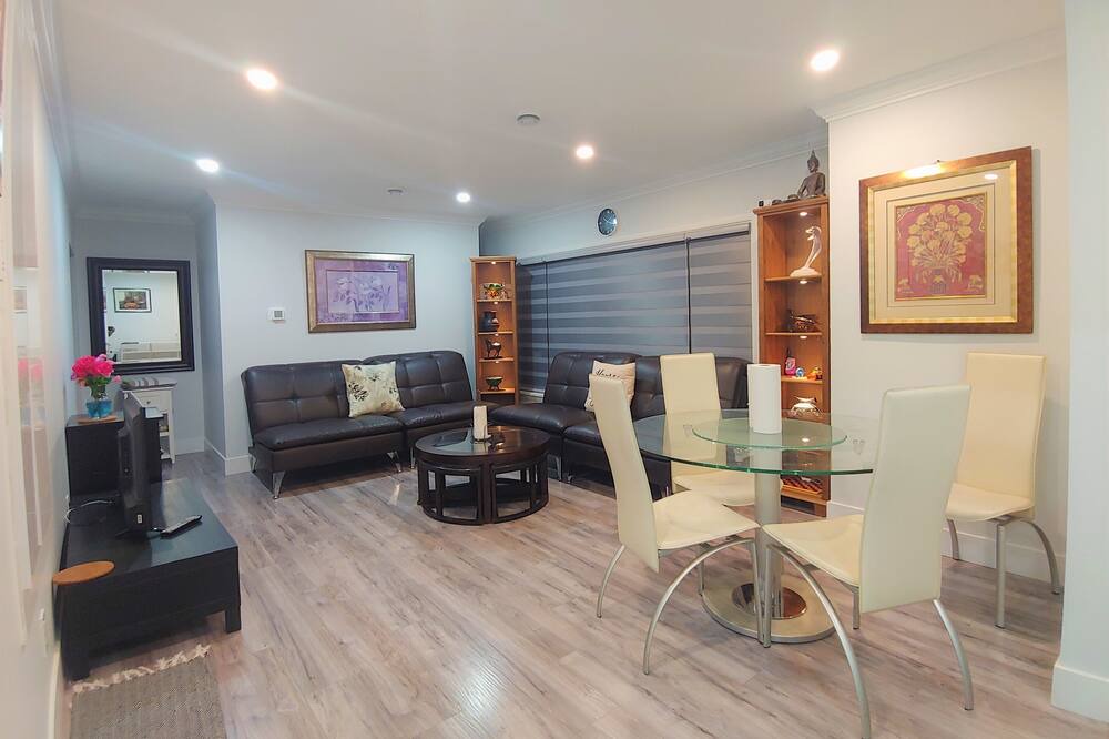 Photo of Livingroom in Newton