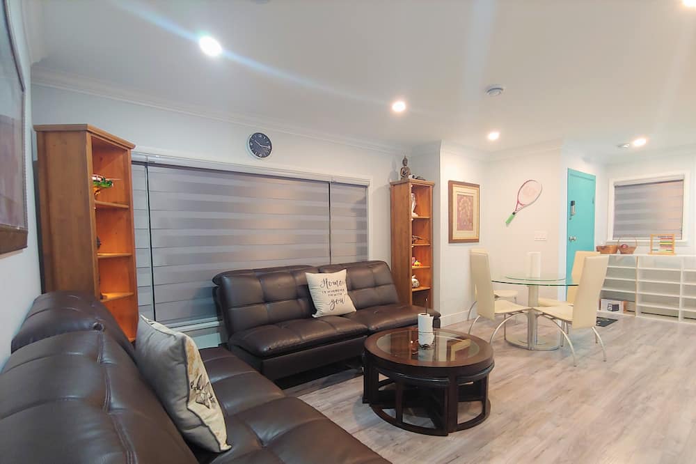 Photo of Livingroom in Newton