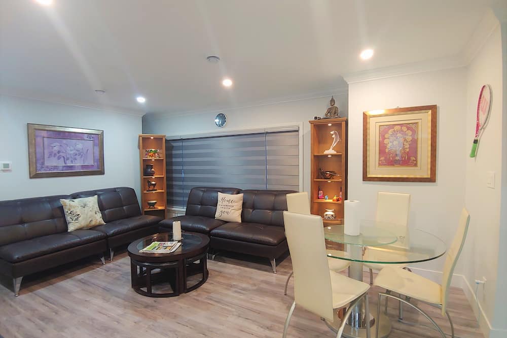 Photo of Livingroom in Newton