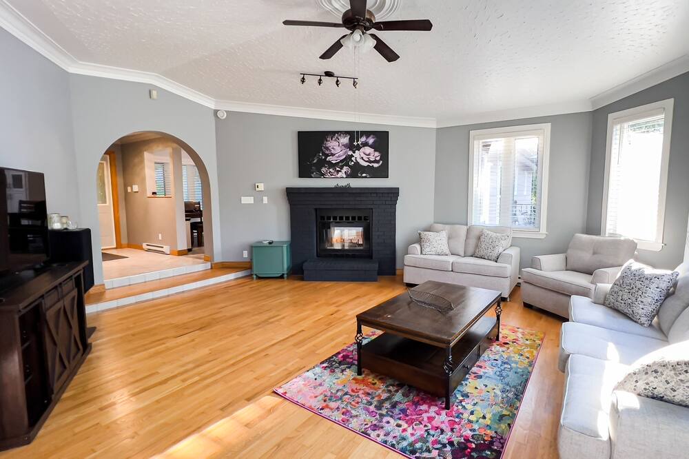 Photo of Livingroom in Bayside