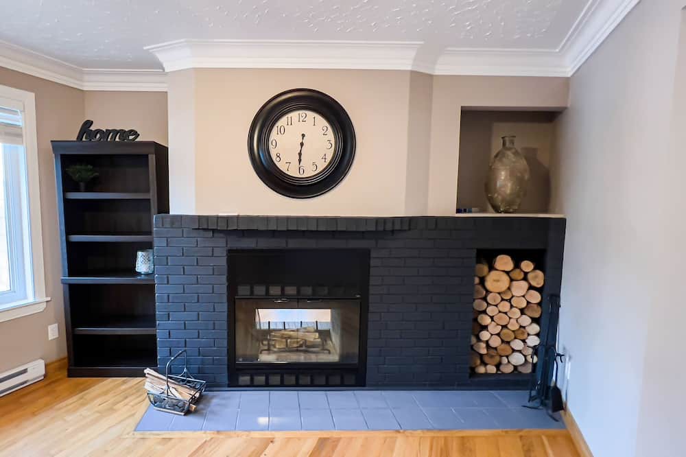 Photo of Livingroom in Bayside
