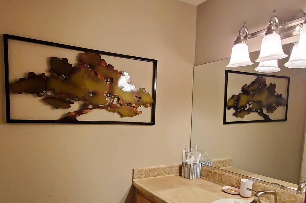 Photo of Bathroom in Parowan