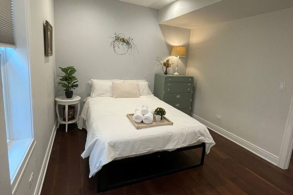 Photo of Bedroom in Edgewater