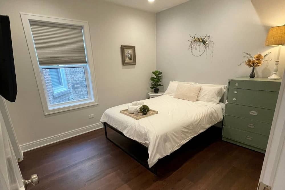 Photo of Bedroom in Edgewater