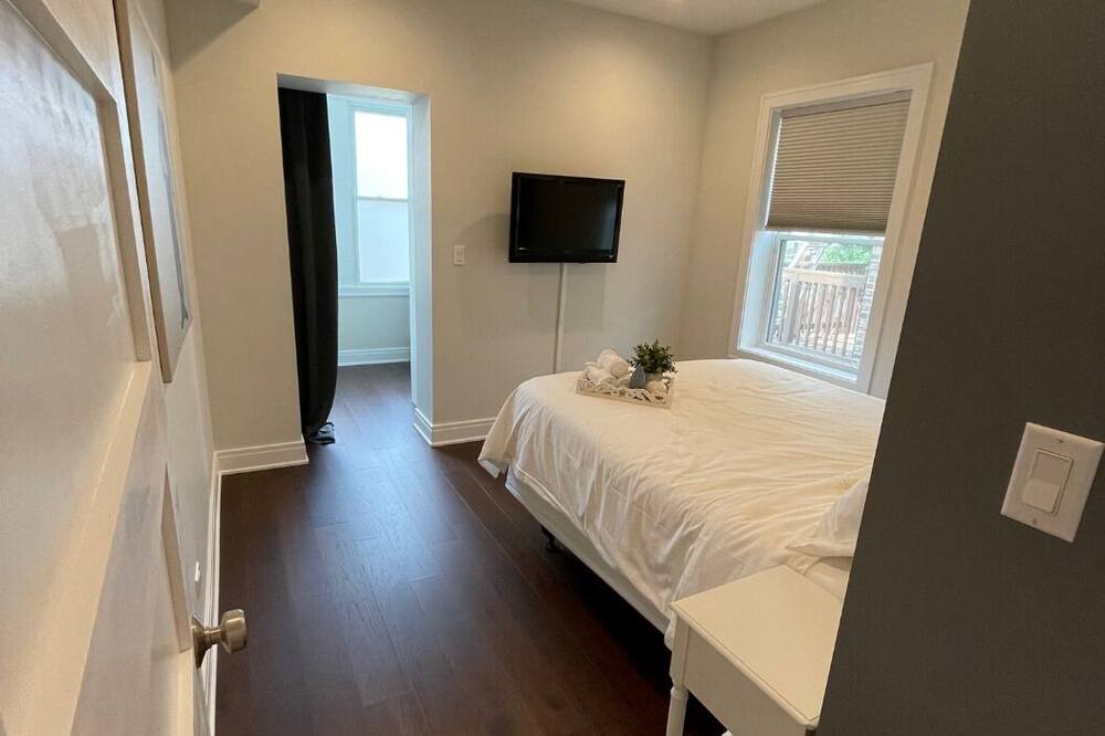 Photo of Bedroom in Edgewater