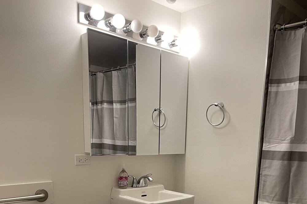 Photo of Bathroom in Near South Side