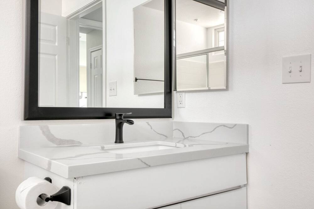 Photo of Bathroom in Mar Vista