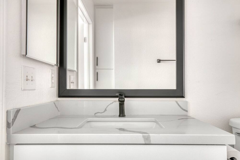 Photo of Bathroom in Mar Vista