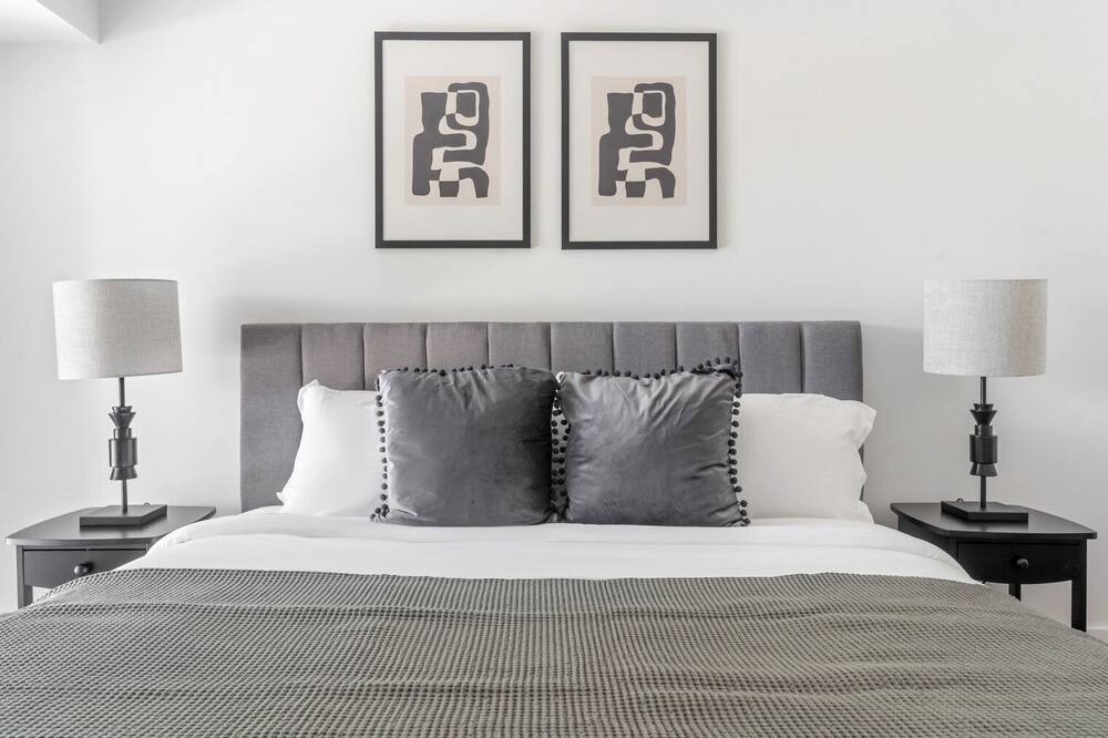 Photo of Bedroom in Sharon Heights