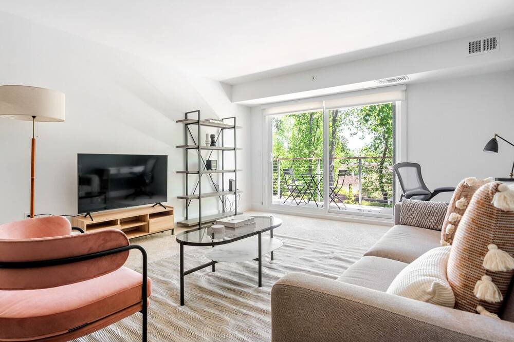 Photo of Livingroom in Sharon Heights