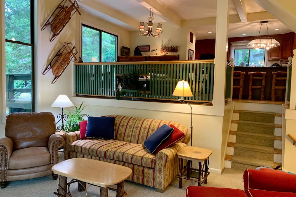 Photo of Livingroom in West Hartford