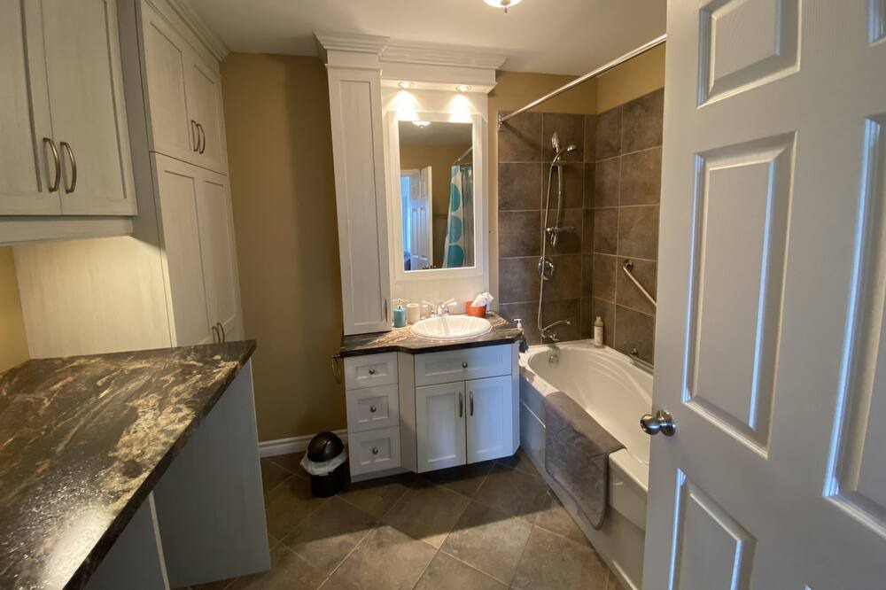 Photo of Bathroom in Cookshire-Eaton