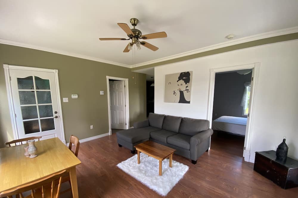 Photo of Livingroom in Cookshire-Eaton