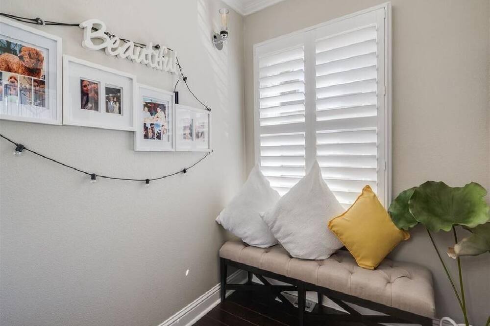 Photo of Livingroom in South Berkeley