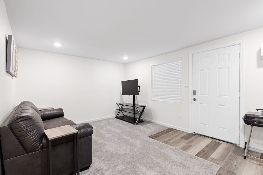 Photo of Livingroom in East Ridge