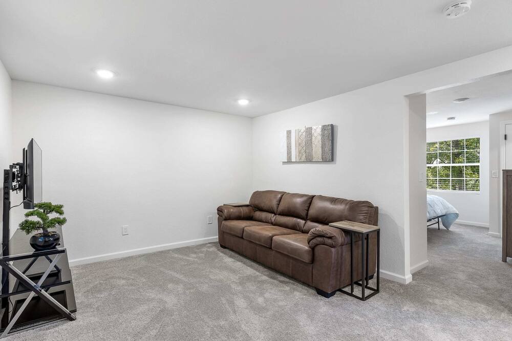 Photo of Livingroom in East Ridge