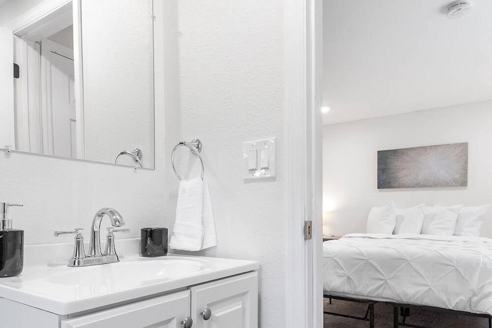 Photo of Bathroom in East Ridge