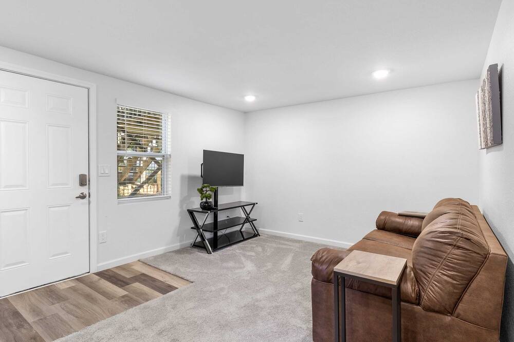 Photo of Livingroom in East Ridge