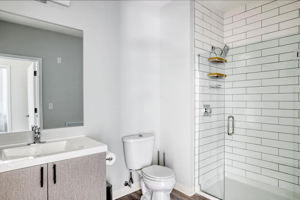 Photo of Bathroom in Edgewater