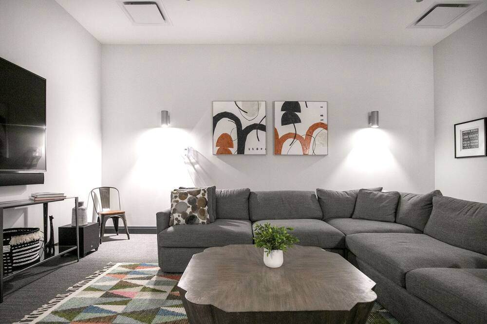 Photo of Livingroom in Edgewater