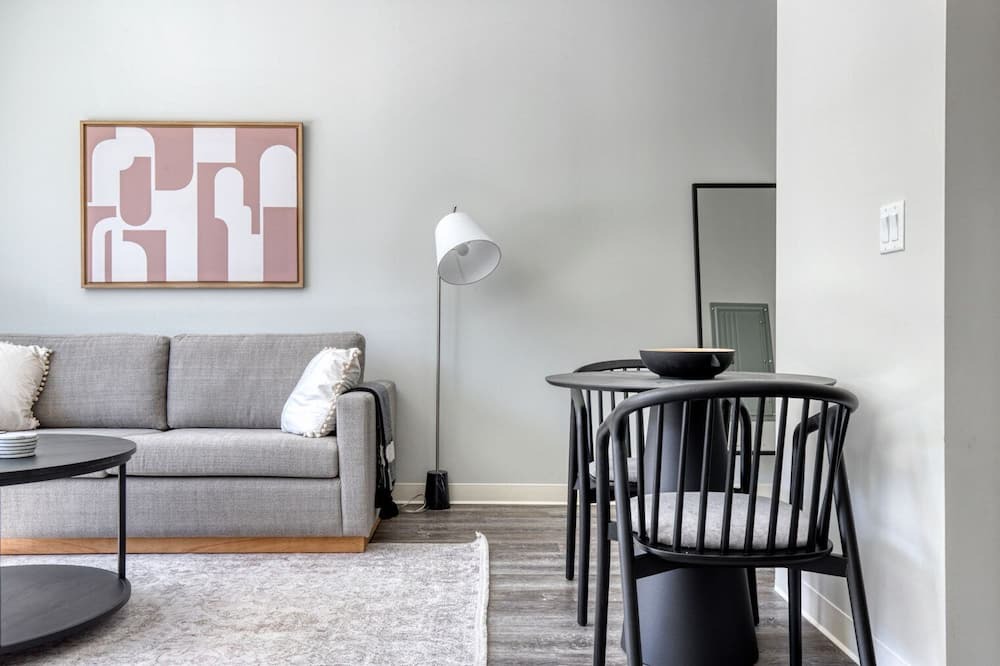 Photo of Livingroom in Edgewater