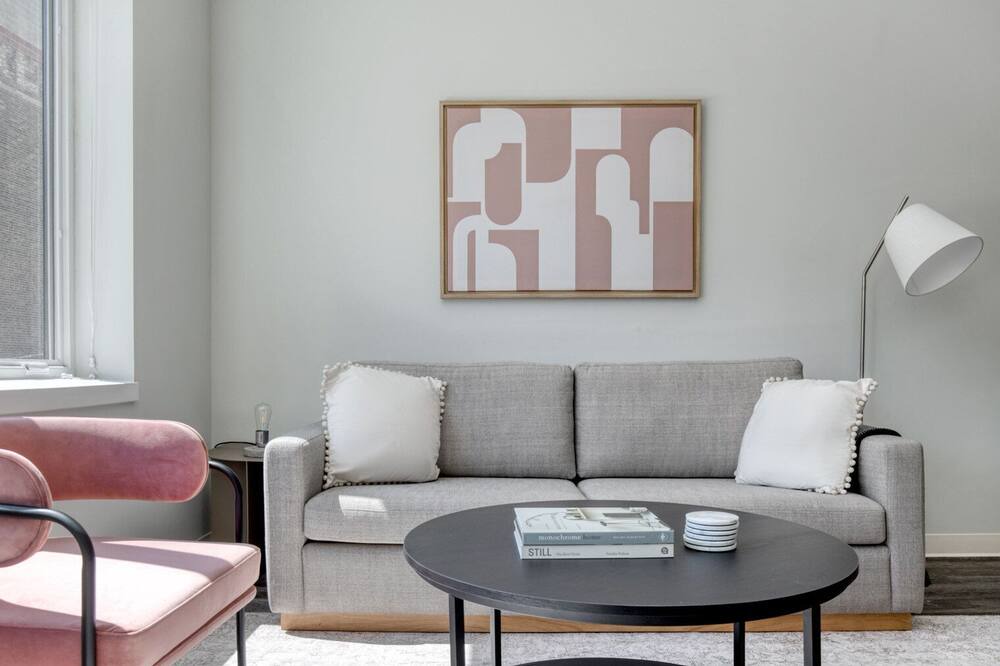 Photo of Livingroom in Edgewater