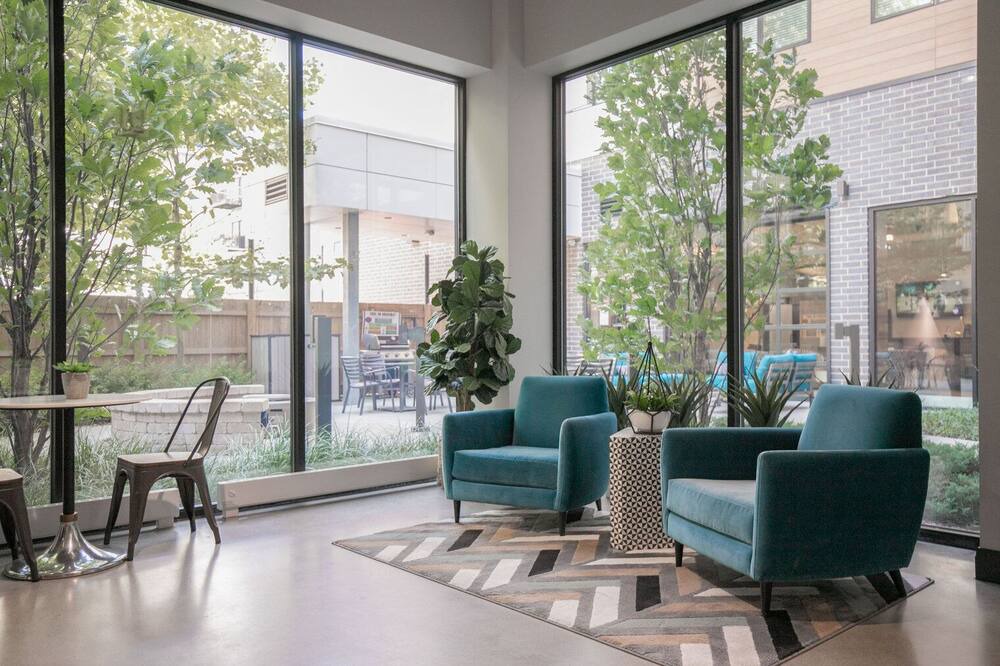 Photo of Livingroom in Edgewater