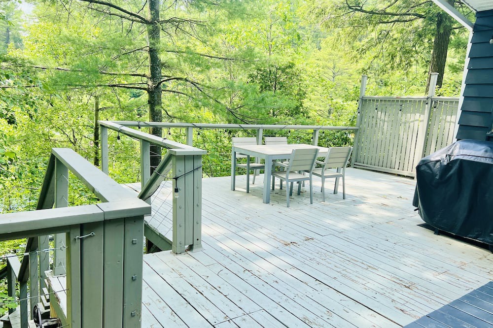 Photo of Patio Balcony in Saint-Denis-de-Brompton