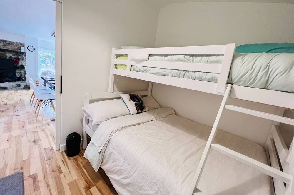 Photo of Bedroom in Saint-Denis-de-Brompton