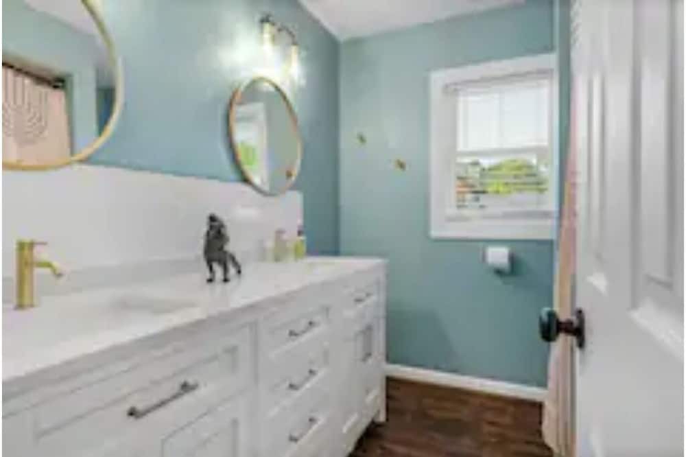 Photo of Bathroom in Northview