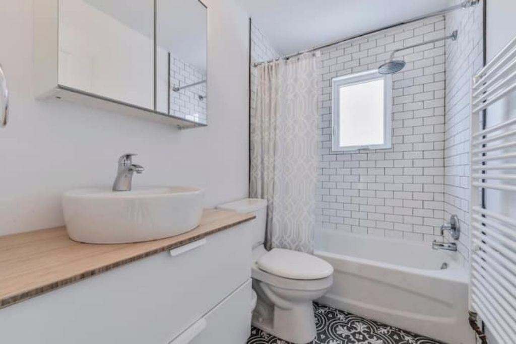 Photo of Bathroom in Laprairie