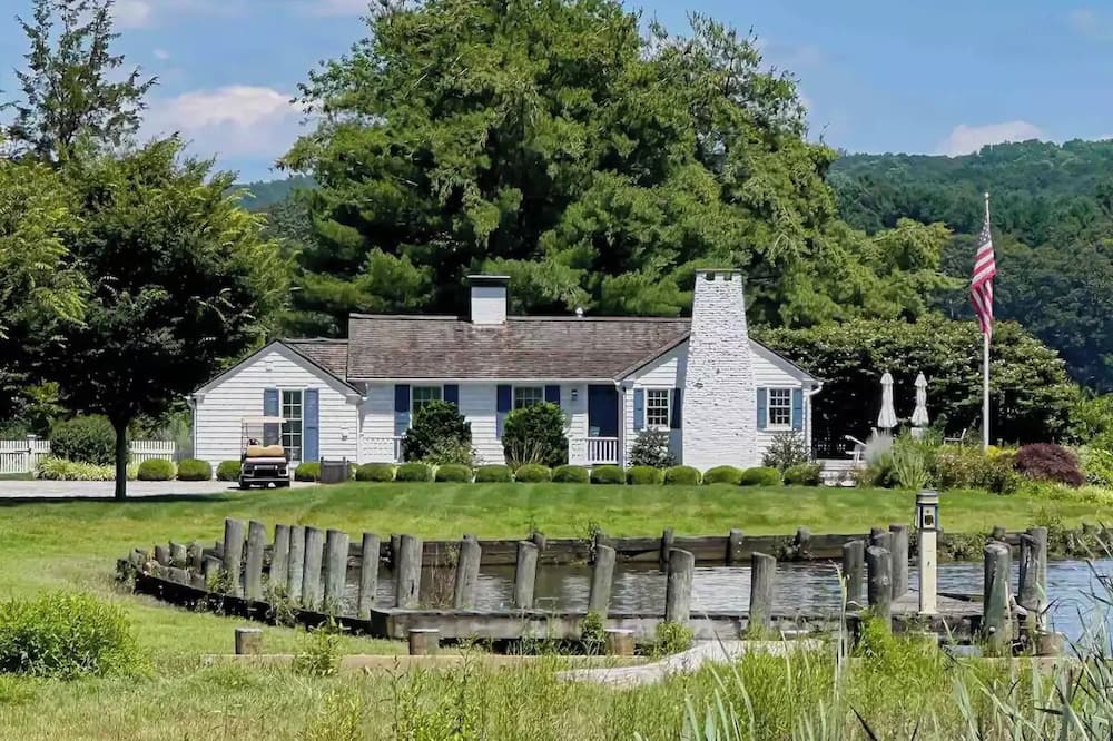 Photo of Outdoor in Essex Village