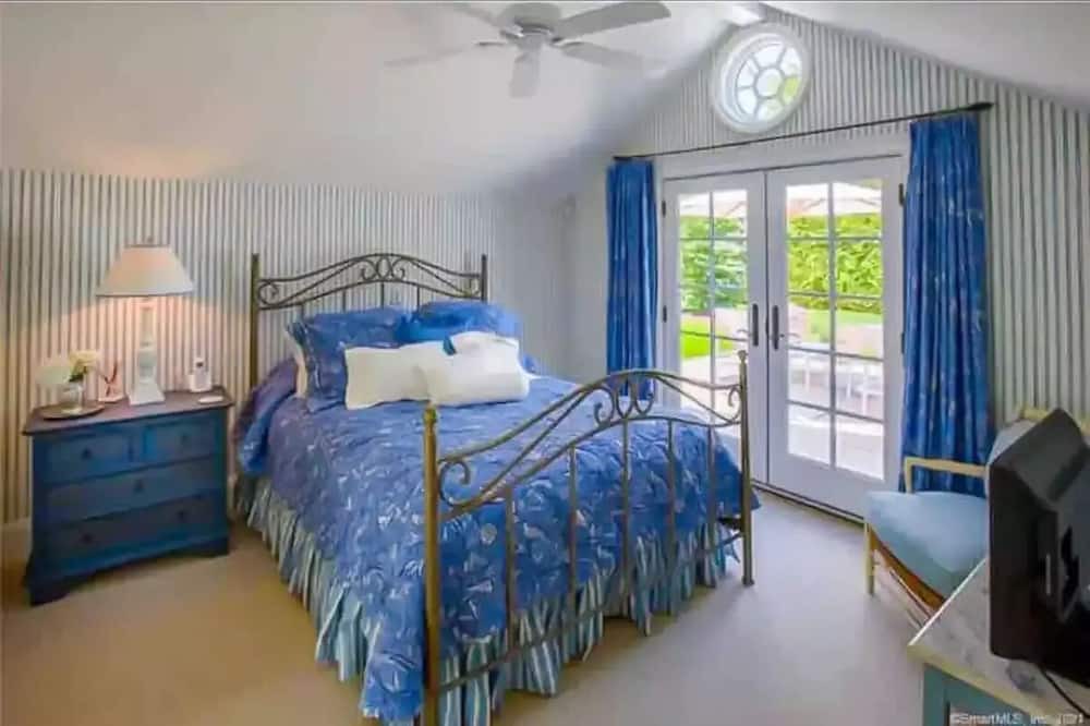 Photo of Bedroom in Essex Village
