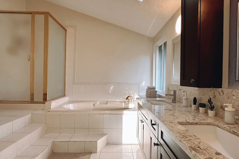Photo of Bathroom in Fraserview